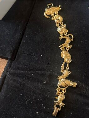 Gold Cat Link Bracelet - Elegant Women's Jewelry